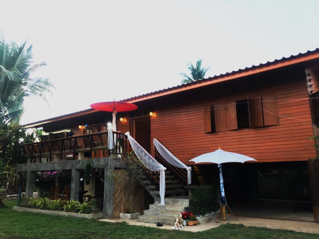 Saduemuenghomestay Phrae Extérieur photo