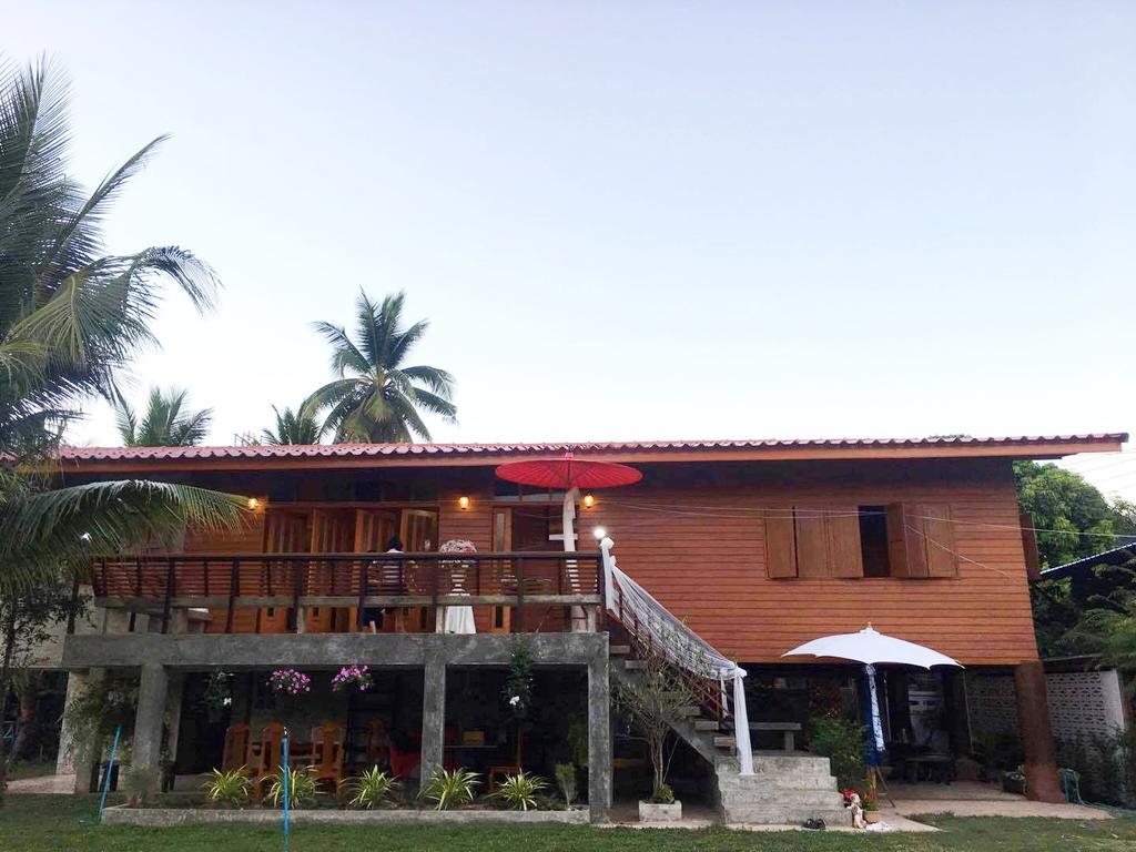 Saduemuenghomestay Phrae Extérieur photo