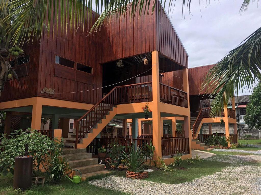 Saduemuenghomestay Phrae Extérieur photo